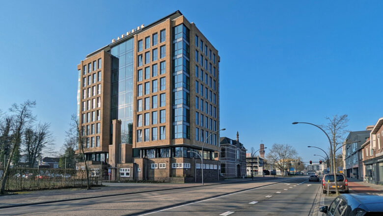 Transformatie Het Badhuis naar woontoren met drie loftwoningen, 24 appartementen en twee penthouses