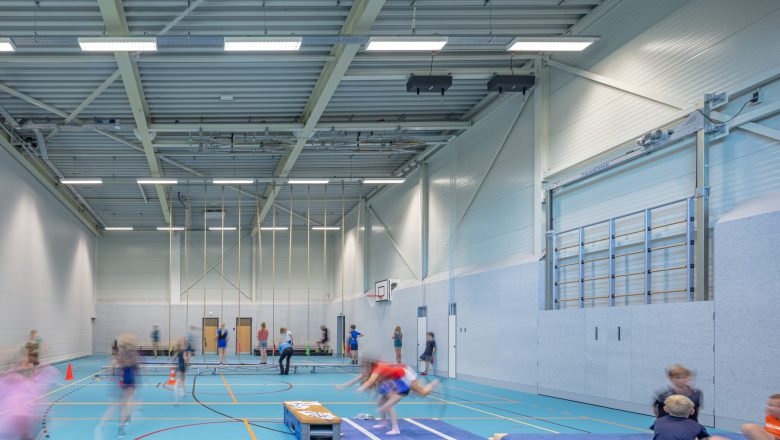 Nieuwbouw praktische sporthal met drie zaaldelen