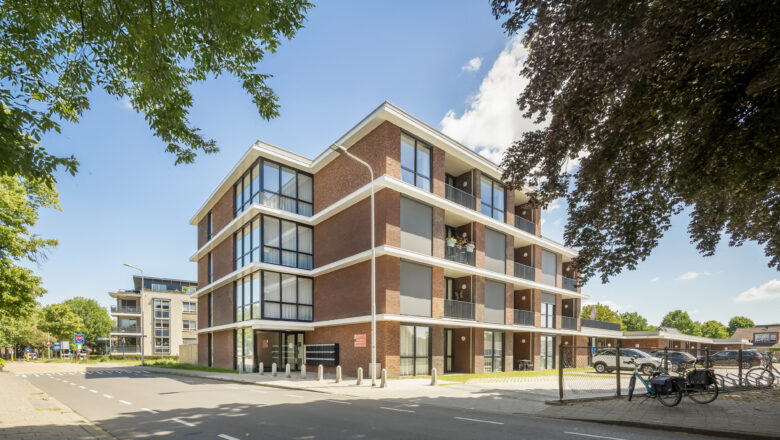 Zorgcomplex Estinea realisatie 28 appartementen, dagbesteding en ondersteunende voorzieningen